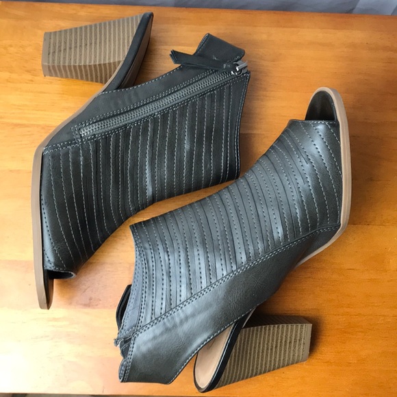 CL by Laundry Peep Toe Booties Grey Sz:10 - Picture 4 of 8